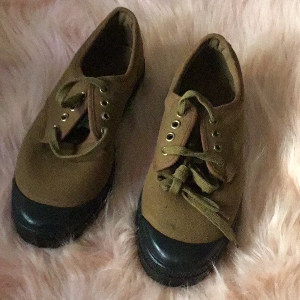 Sneaker style black rubber sole ( NEW )